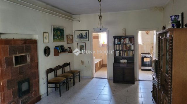Eladó családi ház, Pécsett 70 M Ft, 5 szobás