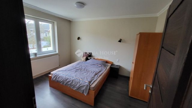 Eladó ikerház, Debrecenben 315 M Ft, 8 szobás