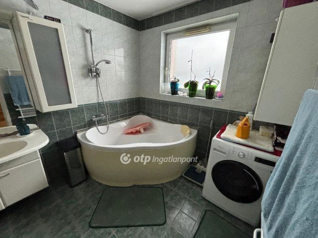 Eladó családi ház, Nyíregyházán 126.6 M Ft, 5 szobás