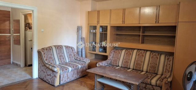 Eladó téglalakás, Pécsett 27.9 M Ft, 1 szobás