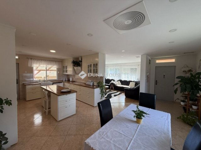 Eladó családi ház, Budapesten, XVII. kerületben 157 M Ft