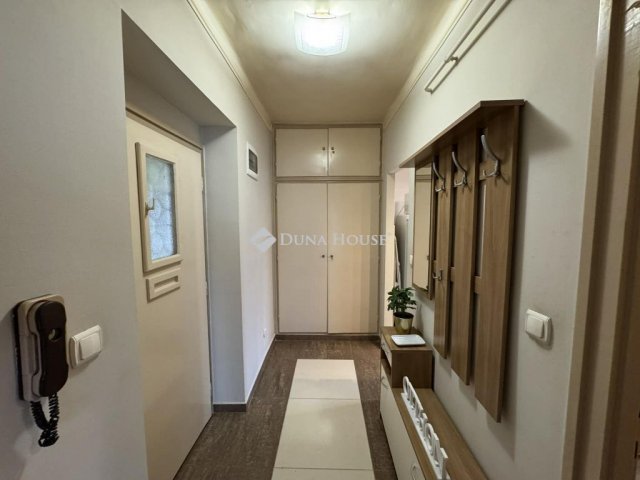 Eladó téglalakás, Pécsett 32.5 M Ft, 1 szobás