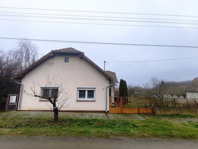 Eladó családi ház, Dombóváron 26 M Ft, 2 szobás