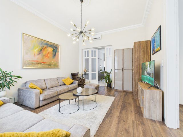 Eladó téglalakás, Budapesten, VI. kerületben 141.3 M Ft