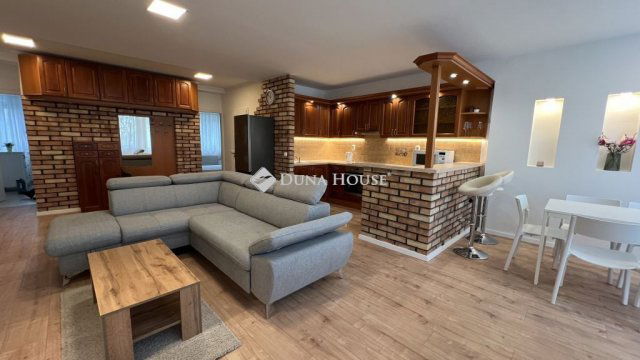 Kiadó téglalakás, albérlet, Balatonfüreden 399 E Ft / hó