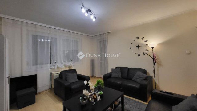 Eladó téglalakás, Kiskunfélegyházán, Platán utcában 37.5 M Ft