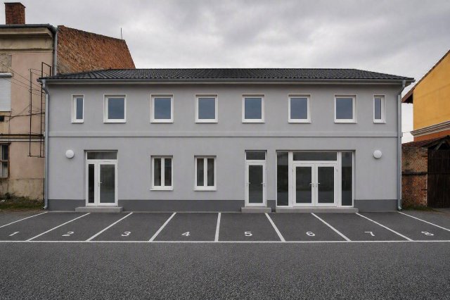 Kiadó családi ház, albérlet, Pécsett 1350 E Ft / hó, 9 szobás