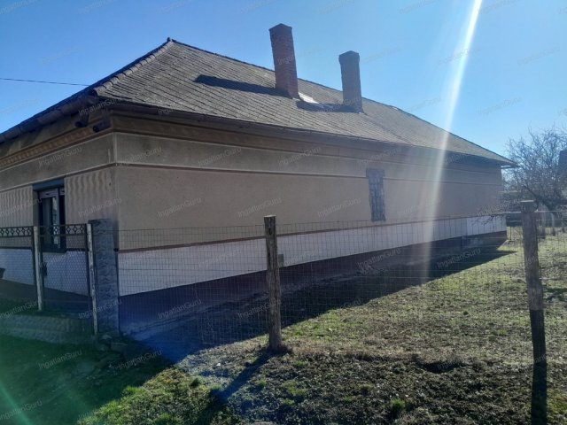 Eladó családi ház, Tiszasason 15 M Ft, 2 szobás