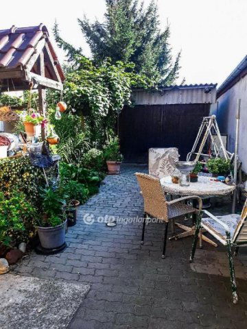 Eladó családi ház, Pápán 45.9 M Ft, 4 szobás