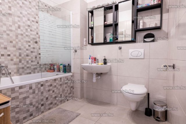 Eladó téglalakás, Budapesten, XI. kerületben, Adony utcában