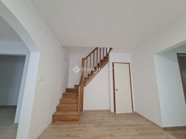 Eladó családi ház, Veszprémben 148 M Ft, 6 szobás