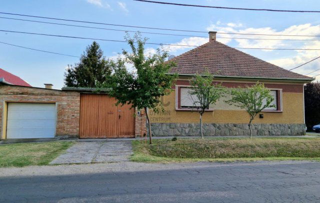 Eladó családi ház, Cegléden 77.9 M Ft, 3 szobás