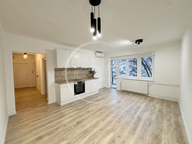 Eladó téglalakás, Pécsett, Athinay utcában 57.5 M Ft, 2 szobás