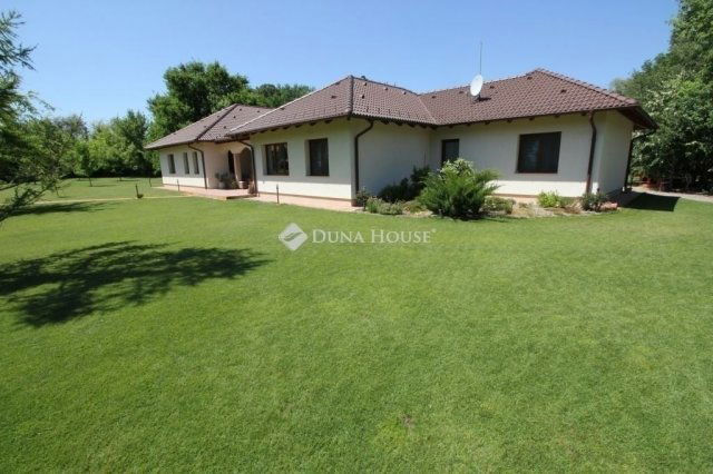 Eladó családi ház, Kecskeméten 219 M Ft, 4 szobás