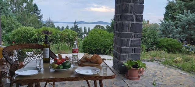 Eladó nyaraló, Badacsonytomajon 115 M Ft, 7 szobás