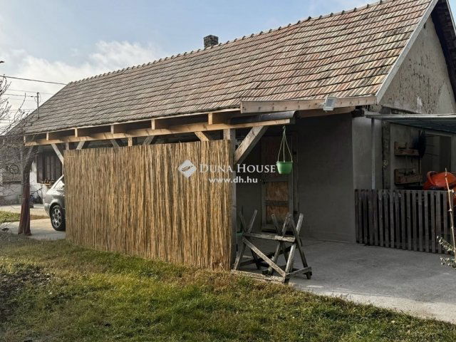 Eladó családi ház, Tápióságon 35 M Ft, 2 szobás