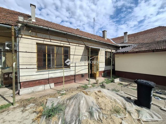 Eladó családi ház, Kiskunfélegyházán 14.99 M Ft, 2 szobás