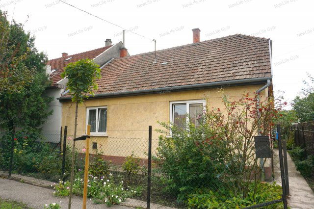 Eladó családi ház, Győrött 79 M Ft, 3 szobás