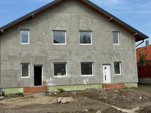Eladó családi ház, Szigetszentmártonban 67.9 M Ft, 4 szobás