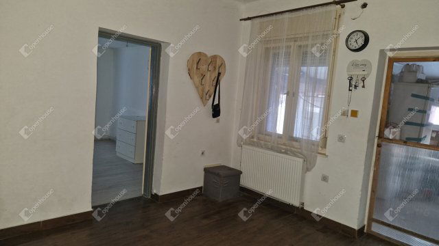 Eladó családi ház, Komáromban 29.9 M Ft, 1 szobás