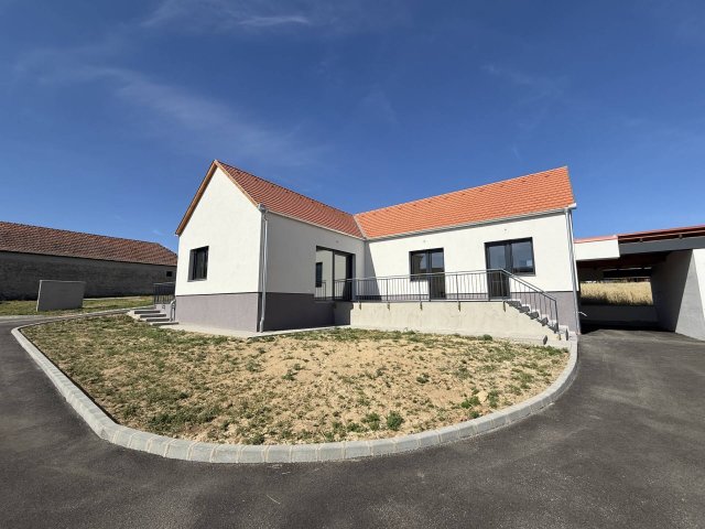 Eladó családi ház, Nagykozáron 119.9 M Ft, 4 szobás