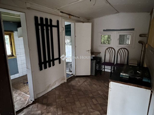 Eladó nyaraló, Velencén 29.85 M Ft, 2 szobás