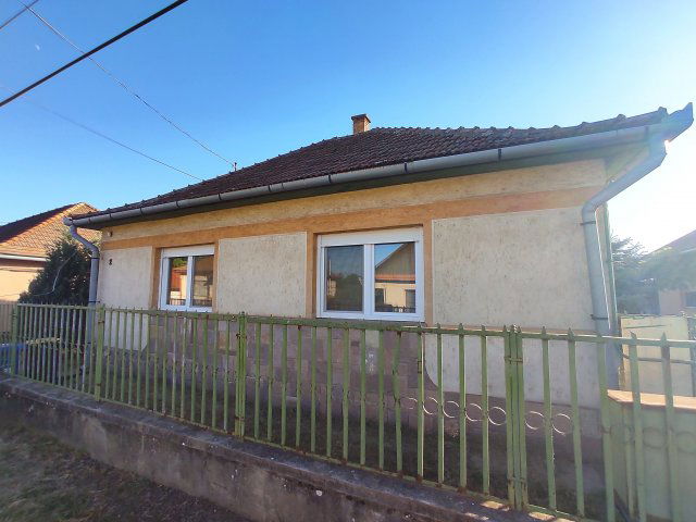 Eladó családi ház, Atkáron 22.9 M Ft, 2+1 szobás