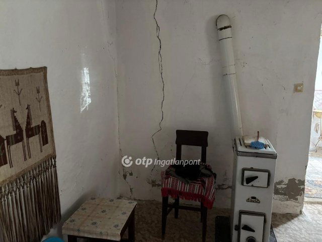 Eladó családi ház, Sárrétudvarin 3.9 M Ft, 2 szobás