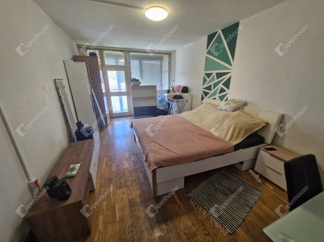 Eladó panellakás, Pécsett 49.99 M Ft, 2 szobás