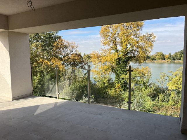 Eladó téglalakás, Kiskunlacházán 139.6 M Ft, 4 szobás