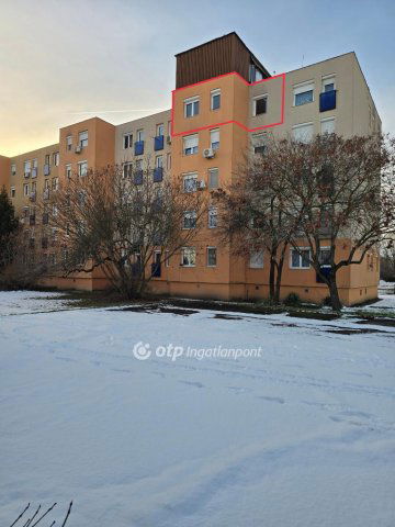 Eladó panellakás, Pápán 26.5 M Ft, 1+1 szobás