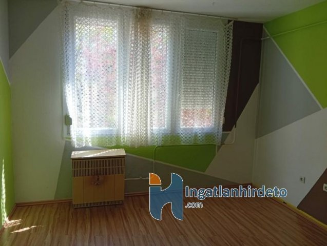 Eladó téglalakás, Jászberényben 39.9 M Ft, 3 szobás