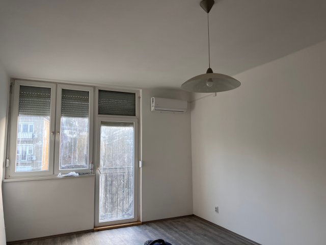 Eladó téglalakás, Esztergomban 42 M Ft, 1+1 szobás