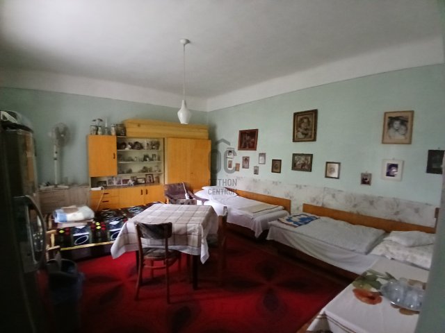 Eladó családi ház, Szentendrén 199.5 M Ft, 8 szobás