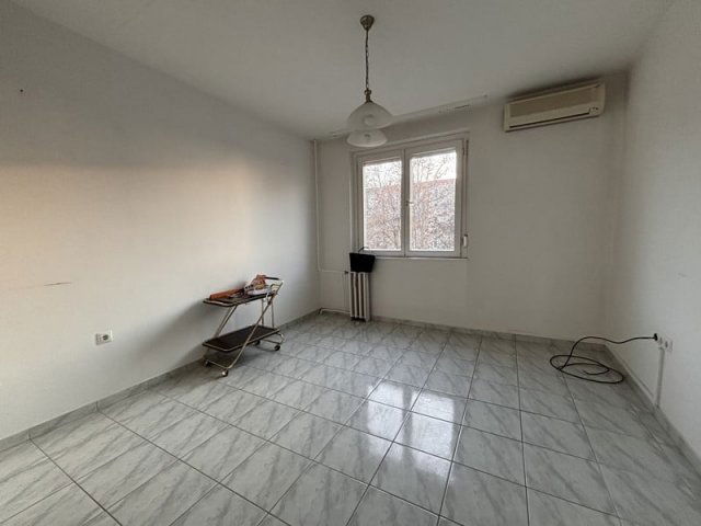 Eladó panellakás, Pécsett, Malomvölgyi úton 46.9 M Ft, 3 szobás