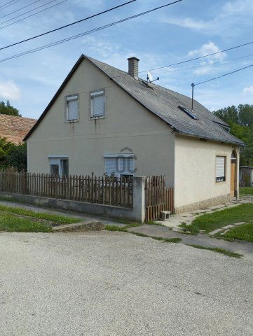 Eladó családi ház, Bakonynánán 44.999 M Ft, 4 szobás