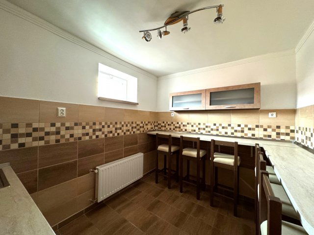 Kiadó iroda, Nagykanizsán, Erzsébet téren 700 E Ft / hó