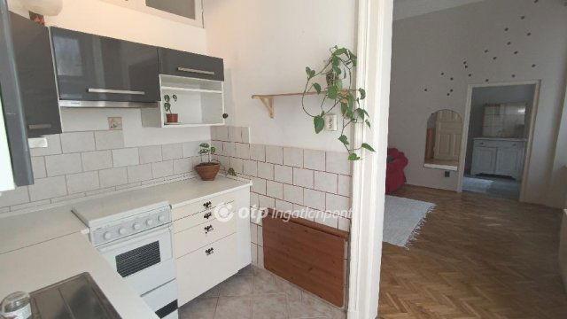 Eladó téglalakás, Budapesten, VI. kerületben 66.5 M Ft, 2 szobás