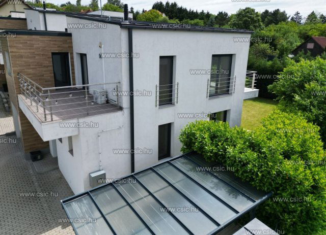 Eladó családi ház, Budapesten, III. kerületben 219.9 M Ft