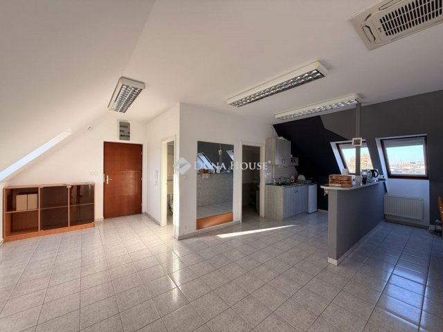 Eladó téglalakás, Győrött 99.5 M Ft, 5 szobás