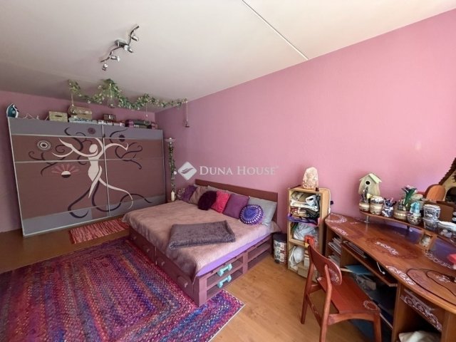 Eladó panellakás, Pécsett 43.9 M Ft, 2 szobás