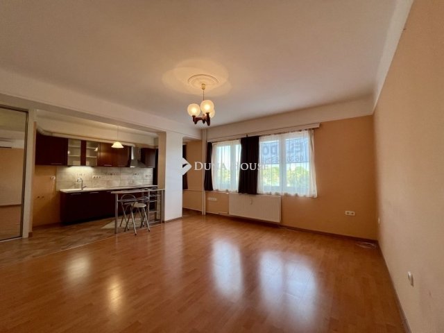 Eladó téglalakás, Budapesten, III. kerületben 64.9 M Ft