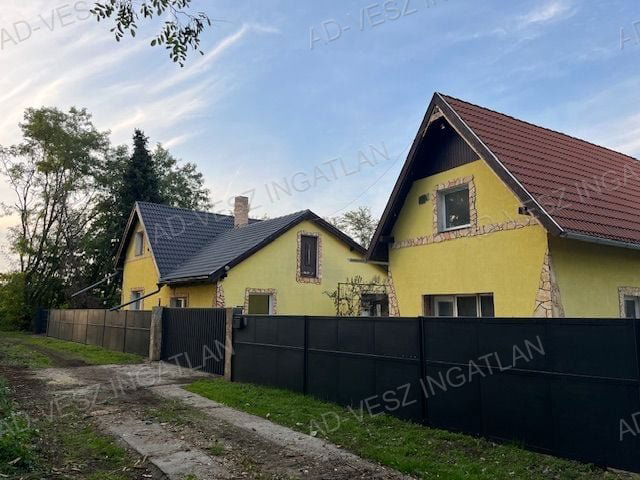 Eladó családi ház, Dánszentmiklóson 65 M Ft