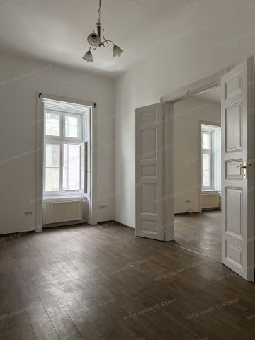 Eladó téglalakás, Budapesten, V. kerületben, Nádor utcában