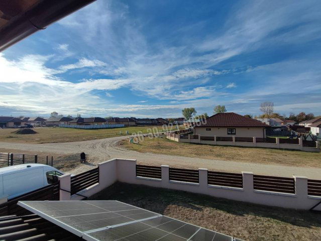 Eladó ikerház, Vácrátóton 105 M Ft, 5 szobás