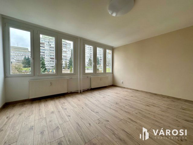 Eladó panellakás, Salgótarjánban 17.99 M Ft, 1 szobás
