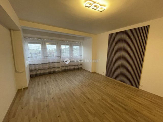 Eladó panellakás, XIX. kerületben, Dobó Katica utcában