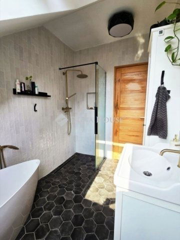 Eladó sorház, Vácon 125 M Ft, 4 szobás / költözzbe.hu