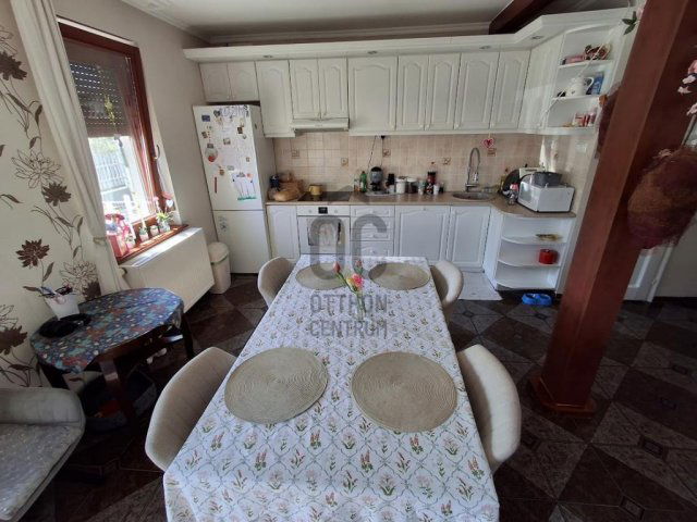 Eladó téglalakás, Cegléden 55.9 M Ft, 3 szobás