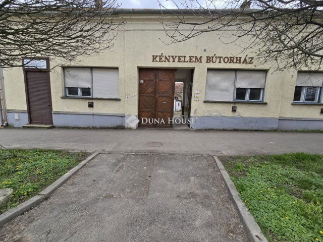 Kiadó üzlethelyiség, Bólyban 70 E Ft / hó